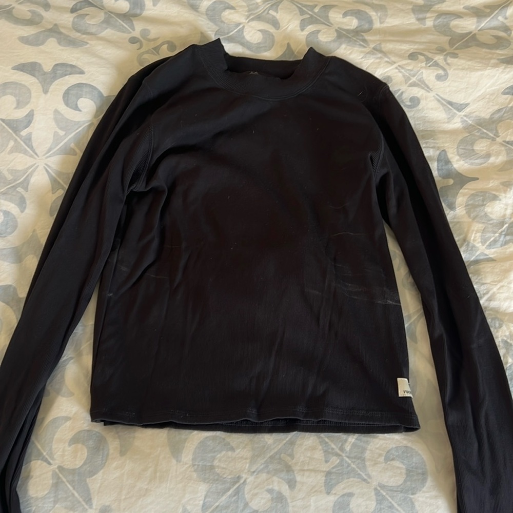 Vuori long sleeve shirt.  Black/medium